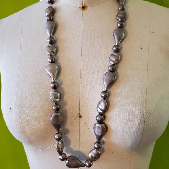 Vintage Jewelry - Silver Toned Metal Bead Necklace